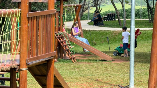 Parceria entre Prefeitura e iniciativa privada inaugura nova praça no setor oeste de Araxá