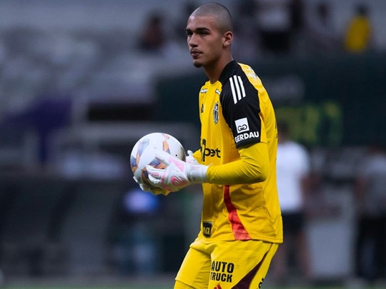 Araxaense Estevan segue como um dos goleiros do Atlético-MG